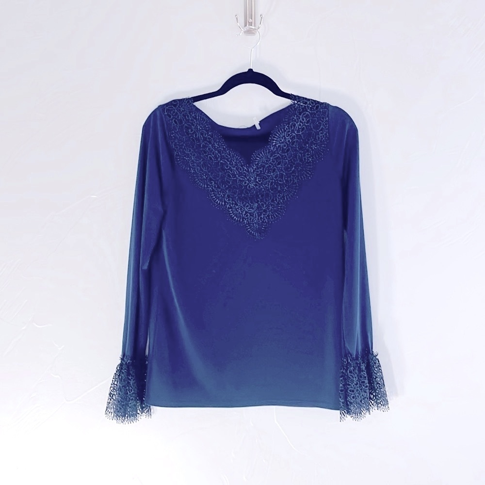 Elie Tahari top with gorgeous lace sleeves and neckline, size small